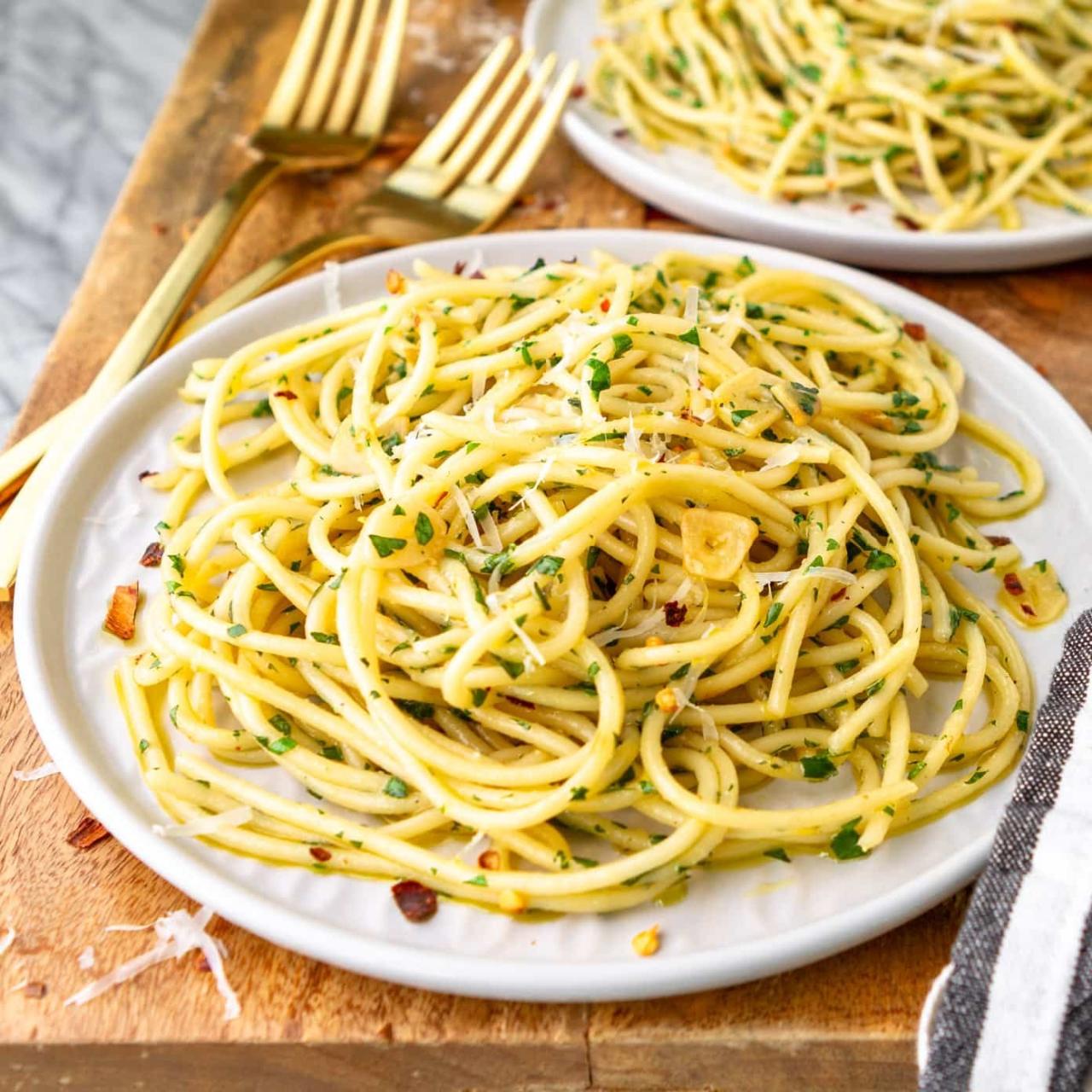 Pasta with Olive Oil and Garlic (Aglio e Olio)