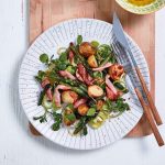 How to make Warm salad with asparagus and spicy sauce