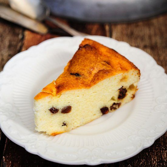 Russian Cheesecake - made with Farmers Cheese and raisins. Traditional  healthy dessert. | Russian recipes, Russian desserts, Farmers cheese recipes